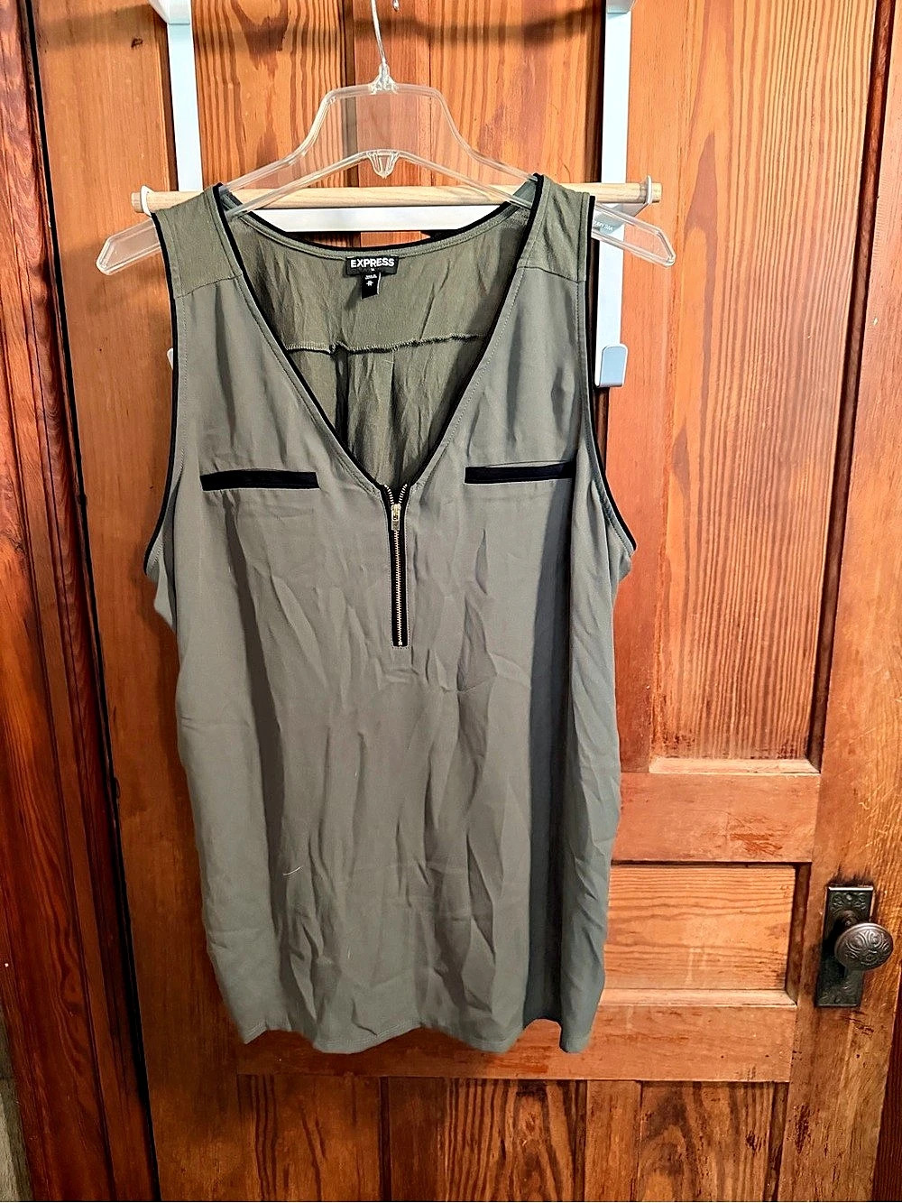 Sleeveless Zip Front Tunic in Green Like New